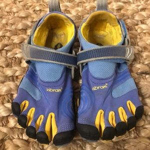 🌱🍄Vibram Five Finger Shoes in Periwinkle Blue